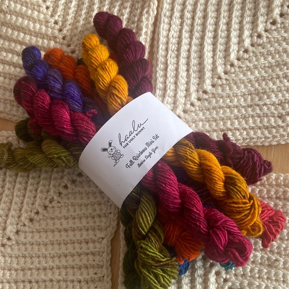 HAALU THE UGLY BUNNY Fall Rainbow mini skein set merino wool - Picture 2 of 10